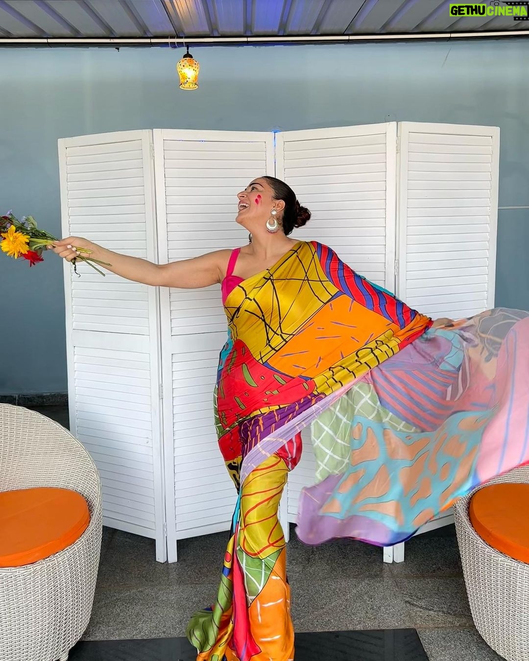 Shraddha Arya Instagram - Have a Colourful One …. #HappyHoliEveryone !!! 🩷