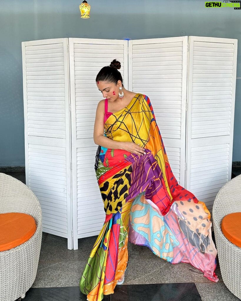 Shraddha Arya Instagram - Have a Colourful One …. #HappyHoliEveryone !!! 🩷