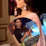 Shraddha Arya Instagram - When You Don’t Need To Talk To Communicate 🥰🩷 #Coworkers #OfficeReels #Colleagues #FunnyReels
