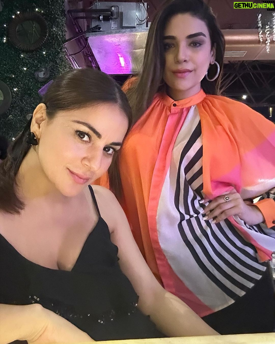 Shraddha Arya Instagram - Arora Sisters!! ❤️❤️ #PreetaKiShrishti