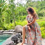 Shrenu Parikh Instagram - Full feel ke saath pose kartey hue… Andar se darte hue 🤣 . 🧚🏼‍♀️ . Outfit: @venelia.in Styling: @styling.your.soul . #bali #suwatwaterfall #waterfalls #nature #ubud #travel #hiddengems