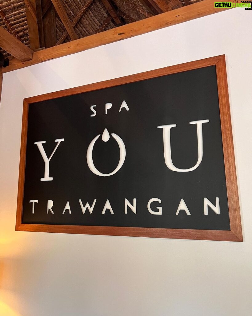 Shrenu Parikh Instagram - Have taken a lot of massages, been to a lot of spas… but this one was special after a tough, tiring, adventurous day of snorkelling and cycling… I could not push myself enough to enjoy the #gilitrawangan island . So whilst riding across their cute roads found this spa called @youspaexperience and trust me it was the most therapeutic massage I’ve ever had… it was almost as if she (masseuse) where my body needed healing! 🌺🤌🏻 . They gave me a traditional Balinese massage starting with a lovely coconut water drink then a beautiful salt cleansing and hot towel rubs, and then the massage… ending with their herbal tea! Felt alive! ❤️ Each day I keep falling for the people here… they were the cutest and so warm… got excited when I asked them for a picture! #gilitrawangan #giliislands #spaingili #youspaexperience #therapy #relaxation #youspatrawangan Gili Trawangan