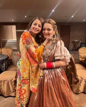 Shrenu Parikh Instagram - Can’t describe in words! 
The feelings were flowing in the form of tears of joy!!!
.
I was re-living my wedding… 
@nehalaxmi_  is living it! 
.
And @officialsurbhic was imagining how it will be in Just few days!🥺❤️
.
#haldi #shadi #bestfriends #wedding #rituals 
.
Kya aap bhi emotional ho gaye?