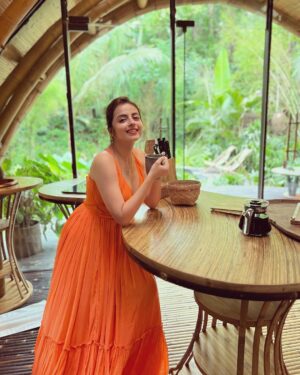Shrenu Parikh Instagram - What’s brewing??! ☕️ 
.
.
Outfit: @nore21_in 
Brand Pr  @styling.your.soul x @socialpinnaclepr 
#bali #coffee #hideout #sideman #travel #stories #outfit #fashion #orangeisthenewblack