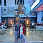 Shrenu Parikh Instagram - First time ever went to watch a raging ice hockey match of @nhlblackhawks and what an experience it was!! On a chilly weekday the @unitedcenter was HOUSEFULL with all the Chicago Blackhawks fans! PS yeh collaboration nahi bhai ka pyaar hai😂 . #chicago #windycity #unitedcenter #chicagobulls #blackhawks #icehockey #unitedairlines #usa #diaries United Center