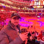 Shrenu Parikh Instagram - First time ever went to watch a raging ice hockey match of @nhlblackhawks and what an experience it was!! On a chilly weekday the @unitedcenter was HOUSEFULL with all the Chicago Blackhawks fans! PS yeh collaboration nahi bhai ka pyaar hai😂 . #chicago #windycity #unitedcenter #chicagobulls #blackhawks #icehockey #unitedairlines #usa #diaries United Center