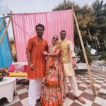 Shrenu Parikh Instagram - Kheeli kheeli dhoop ke saath #haldi ka rang… Yaaron ki #shadi yaaron ke sang! . Styled by: @yourstylistforever Outfit: @labelpsb Outfit PR: @braanding_b Earrings : @miranabymegha