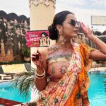 Shrenu Parikh Instagram - Kheeli kheeli dhoop ke saath #haldi ka rang… Yaaron ki #shadi yaaron ke sang! . Styled by: @yourstylistforever Outfit: @labelpsb Outfit PR: @braanding_b Earrings : @miranabymegha