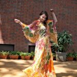 Shrenu Parikh Instagram - Sun kissed and Haldi-kissed 💛🧿 . Mere jiyaji best photographer hai! Clicked by @kapiltejwaniofficial @yourfstop Styled by @Yourstylistforever Outfit @scakhi