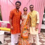 Shrenu Parikh Instagram - Kheeli kheeli dhoop ke saath #haldi ka rang… Yaaron ki #shadi yaaron ke sang! . Styled by: @yourstylistforever Outfit: @labelpsb Outfit PR: @braanding_b Earrings : @miranabymegha