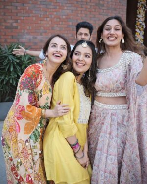 Shrenu Parikh Instagram - Can’t describe in words! 
The feelings were flowing in the form of tears of joy!!!
.
I was re-living my wedding… 
@nehalaxmi_  is living it! 
.
And @officialsurbhic was imagining how it will be in Just few days!🥺❤️
.
#haldi #shadi #bestfriends #wedding #rituals 
.
Kya aap bhi emotional ho gaye?