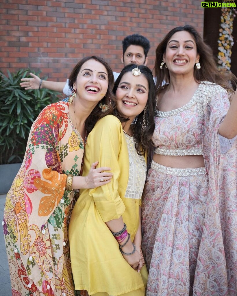 Shrenu Parikh Instagram - Can’t describe in words! The feelings were flowing in the form of tears of joy!!! . I was re-living my wedding… @nehalaxmi_ is living it! . And @officialsurbhic was imagining how it will be in Just few days!🥺❤️ . #haldi #shadi #bestfriends #wedding #rituals . Kya aap bhi emotional ho gaye?