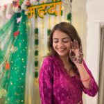 Shrenu Parikh Instagram - Mehendi Day!! Shagan di mehendi! . #mehendi #bridetobe #shadi #season #friends #forever#bridesmaids . Outfit by @rangriti PR by @dinky_nirh