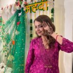 Shrenu Parikh Instagram - Mehendi Day!! Shagan di mehendi! . #mehendi #bridetobe #shadi #season #friends #forever#bridesmaids . Outfit by @rangriti PR by @dinky_nirh