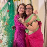 Shrenu Parikh Instagram - Mehendi Day!! Shagan di mehendi! . #mehendi #bridetobe #shadi #season #friends #forever#bridesmaids . Outfit by @rangriti PR by @dinky_nirh