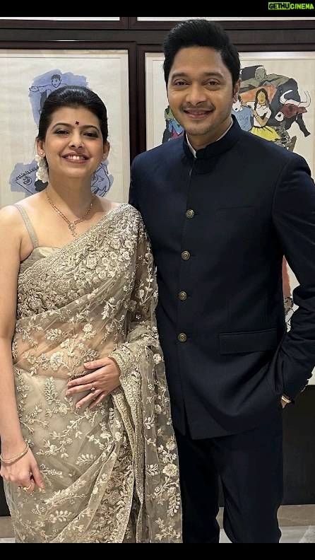 Shreyas Talpade Instagram - Mazi Anokhi Gaath ✨❤️ All dressed for the Zee Chitra Gaurav Awards night! Styled by: @ambaarish @ciinnamonbya.k Make up: @rakesh_makeup Hair: @imran.hairstylish , @mumtaz_hairstylist #zeechitragaurav