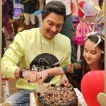 Shreyas Talpade Instagram - This birthday was truly special. My wife gave me the Gift of Life and my Life, Aadya, gave me a Gift which is truly Priceless. She decorated her room, wrote on the board, told my wife exactly what she wanted including the cake & confetti & balloons, prepared/painted the card herself & the most valuable…she herself made a notebook from blank pages, designed two Characters (Avina & Tavina), wrote a story around them (this is her first every story book that she has written herself) & gifted the same to me….all this without me knowing about it. A complete surprise. What else does one want? God is Great & God has been kind. Thank you 🙏 Shree Swami Samartha.