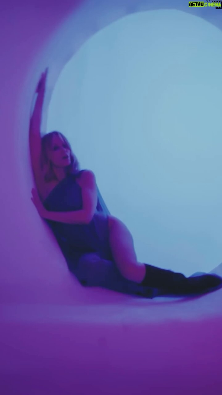Sia Instagram - It’s the day you’ve all been waiting for… the Dance Alone music video is FINALLY yours with the very special @kylieminogue! 💗 Now go on and dance to your heart’s desire!