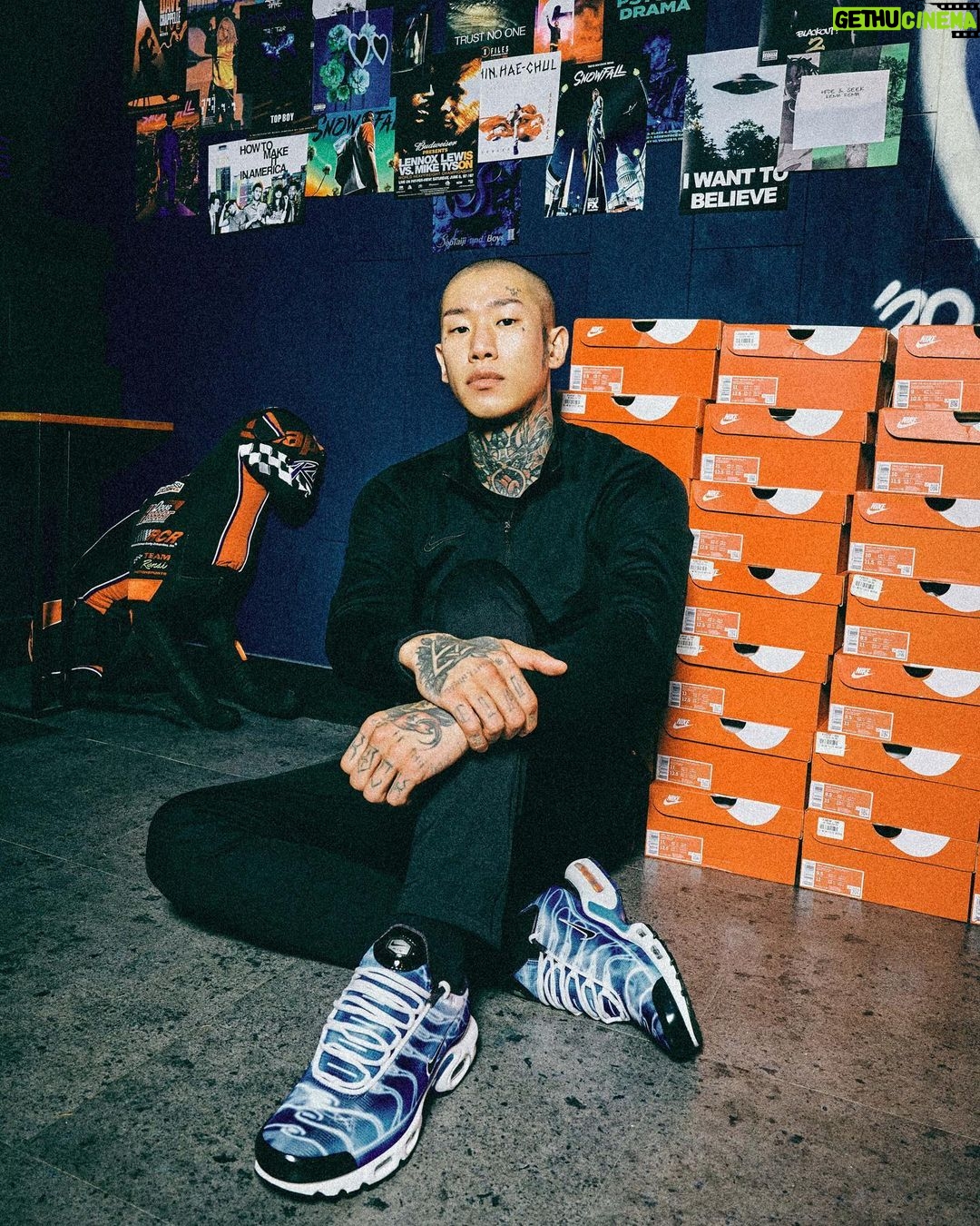 Simon Dominic Instagram - 다크룸의 무한한 TN 사랑 #나이키 #TN #풋락커서울 #홈오브TN #25yearsofTunedAir #다크룸