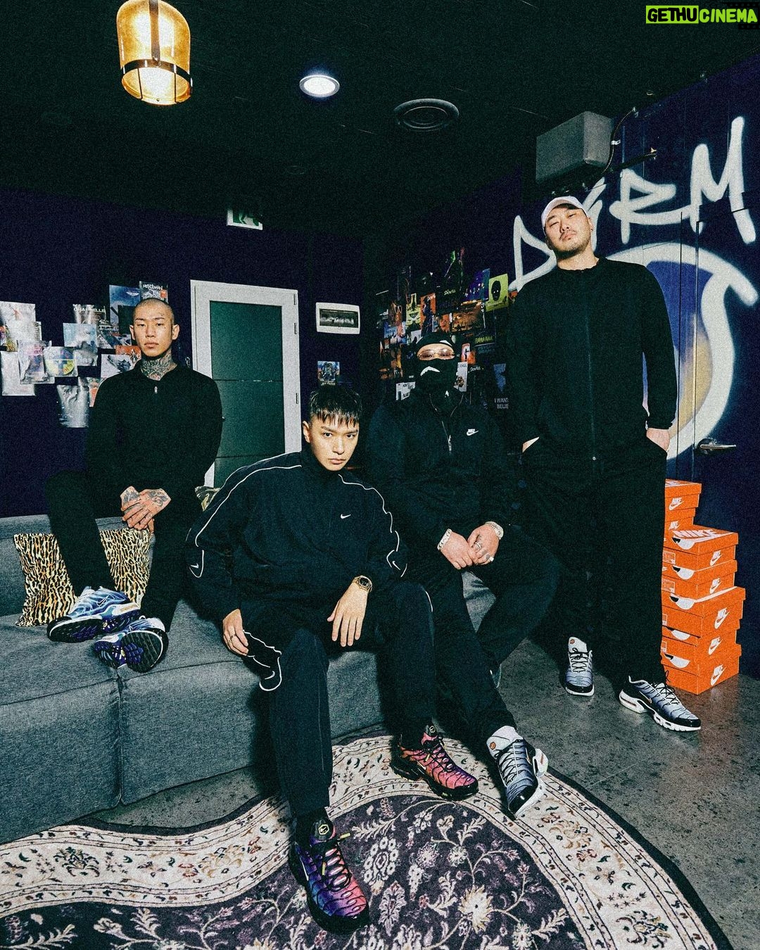 Simon Dominic Instagram - 다크룸의 무한한 TN 사랑 #나이키 #TN #풋락커서울 #홈오브TN #25yearsofTunedAir #다크룸