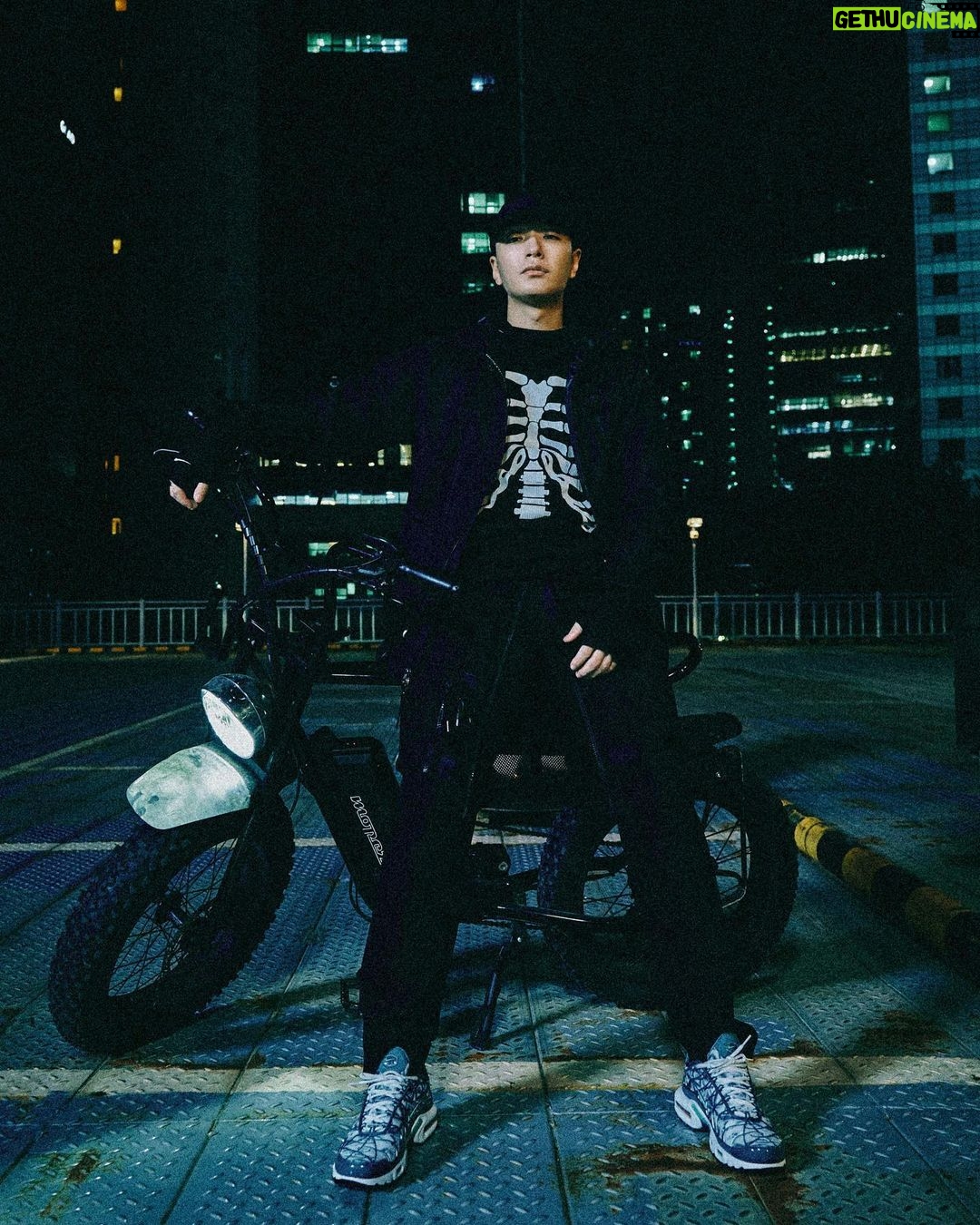 Simon Dominic Instagram - 다크룸의 무한한 TN 사랑 #나이키 #TN #풋락커서울 #홈오브TN #25yearsofTunedAir #다크룸