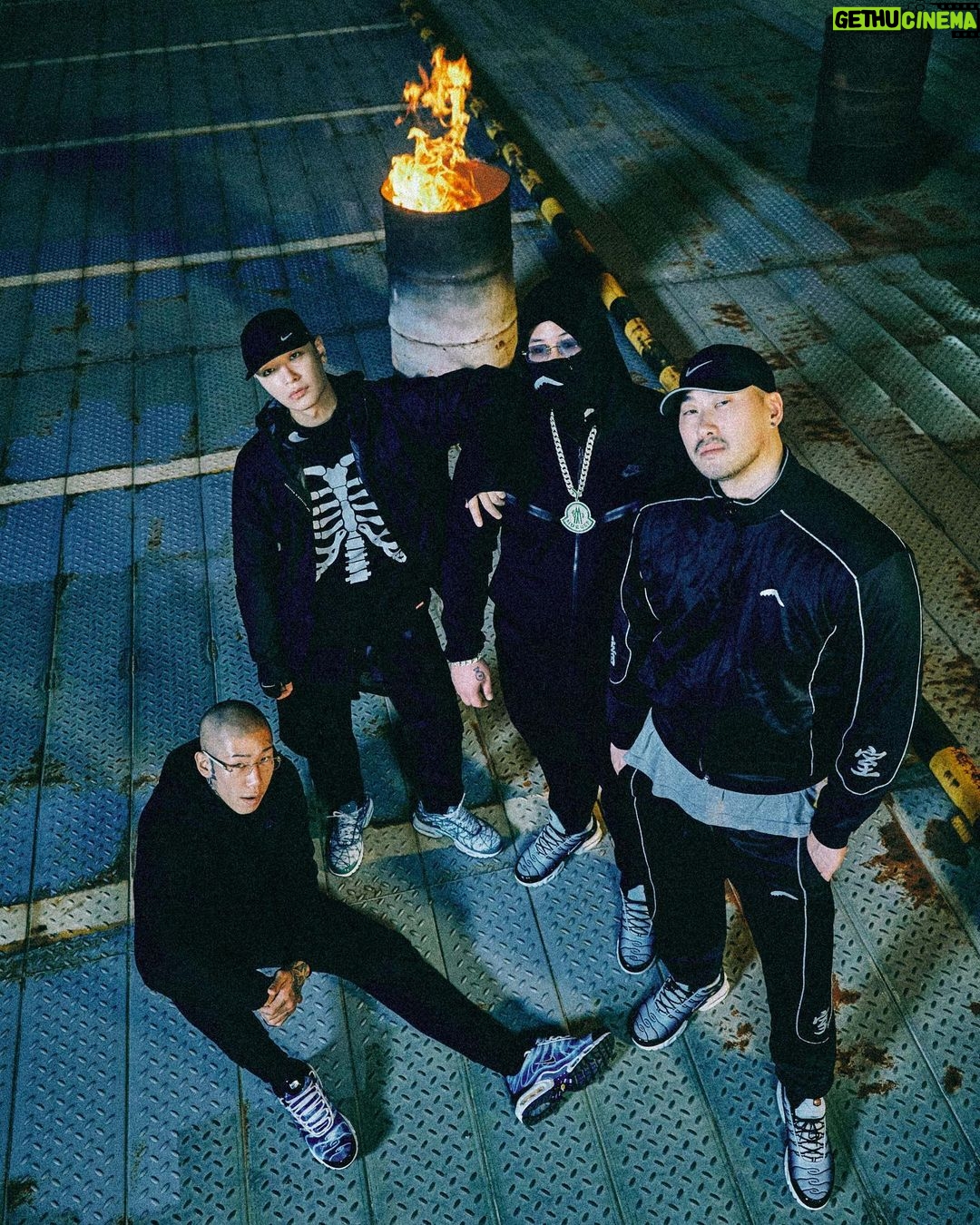 Simon Dominic Instagram - 다크룸의 무한한 TN 사랑 #나이키 #TN #풋락커서울 #홈오브TN #25yearsofTunedAir #다크룸