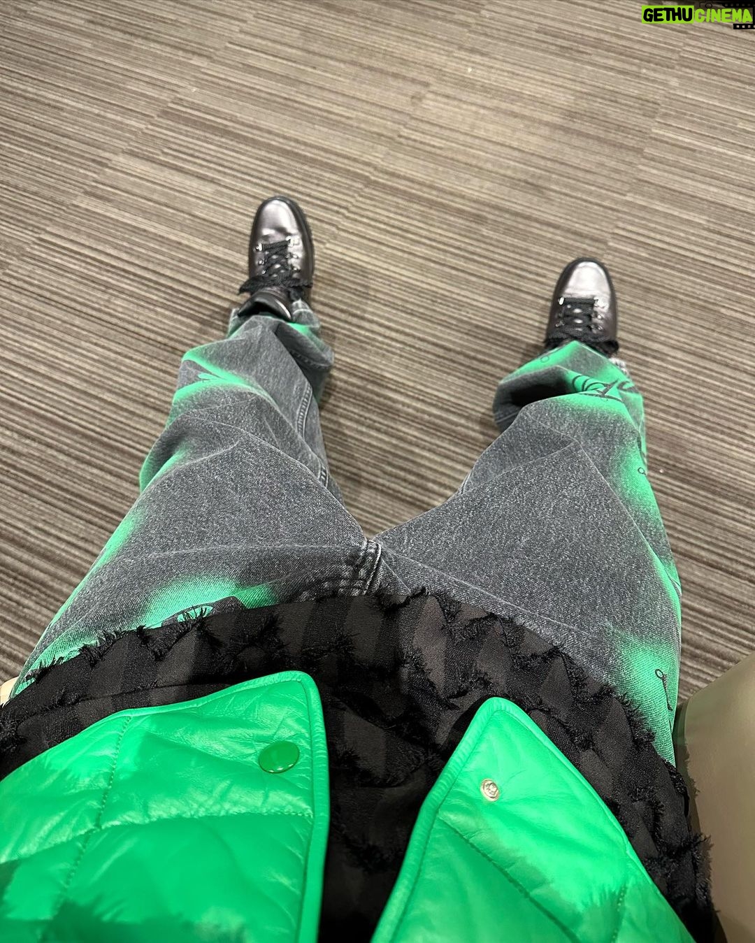 Simon Dominic Instagram - 大阪が大好きだが、大学の日本語授業の成績はC+だった。 Osaka, Japan
