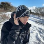 Simon Dominic Instagram - 새해 기념 맞이 한라산 성판악 코스 등반 완료. 백록담 정기 받고 온 정기석과 정상에서 먹은 인생 육개장 쳐직~