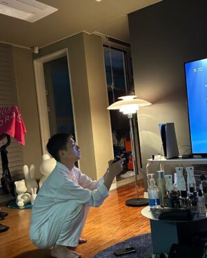Simon Dominic Instagram - 내년에 봬요 누나