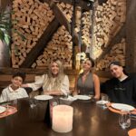 Simony Instagram - Nós amamos esse lugar @restaurantepobrejuan ❤️ feliz de estar aqui com minha família @euayshabenelli @mcryan Anthony E de novo só falta @pybenelli 😒😩😤🤯 Feliz quem da valor as pequenas coisas da vida. Pobre Juan Shopping Iguatemi