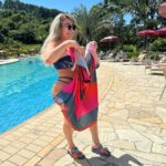 Simony Instagram - Hoje eu estava refletindo. Vocês não tem ideia da importância de poder tomar um sol, entrar na piscina, curtir meus filhos . Eu achei que jamais faria tudo isso . Deus é bom o tempo todo . Eu sou só gratidão ❤️❤️❤️❤️❤️🙏👯‍♀️. @villadimantova @aleastolphi