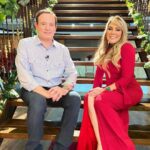 Simony Instagram - Hoje foi uma noite especial. Me emocionei demais como sempre porque ele @roberto_cabrini_jornalista é o melhor que temos. Essa reportagem linda vai na noite de Natal no @domingoespetacular e no @camerarecord. Ele sabe como ninguém me deixar a vontade pra me abrir, ser eu, chorar enfim vai ser lindo que honra ser entrevistada por ele . Vou postando mais pra vocês. Obrigada a toda a produção ❤️❤️❤️🎤🎤🎤🎤🎤 Make @rafaelmanole Assessoria @aleastolphi