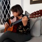 Simony Instagram - 🥹 tocava muito cantava muito. Te amo @tiamocinha. Obrigada 🙏 por tanto que nos deu
