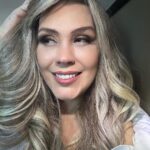Simony Instagram - Hoje a Make e cabelo foi por minha conta rsrs Uberlândia já cheguei ❤️🙏. Gratidão sempre #umdiadecadavez Detalhe pra esse mega perfeito super natural né @soucarloscirqueira Mercure Uberlandia Plaza Shopping