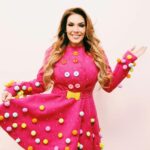 Simony Instagram - Feliz dia da pureza,da inocência . Dos pés sujos de terra e a boca lambuzada de sorvete. Feliz dia das crianças e que possamos ver o mundo e as pessoas com o coração puro olhar de uma criança ❤️❤️❤️❤️❤️❤️❤️❤️❤️❤️❤️