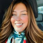Simony Instagram - O que as pessoas mais desejam é alguém que as escute de maneira calma e tranquila. Em silêncio. Sem dar conselhos. Sem que digam: “Se eu fosse você…” A gente ama não é a pessoa que fala bonito. E a pessoa que escuta bonito. A fala só é bonita quando ela nasce de uma longa e silenciosa escuta. É na escuta que o amor começa. E é na não-escuta que ele termina. Crônica de Rubem Alves …. 👏👏👏👏👏👏🙏 bom dia