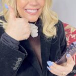 Simony Instagram - Quero compartilhar algo incrível com vocês hoje. Sabe, eu sempre acreditei que a vida é cheia de mistérios e energias que nos guiam, e é por isso que estou aqui para falar sobre o site Tarólogos do Bem, que reúne um time de especialistas em tarot prontos para nos ajudar a desvendar esses enigmas e trazer mais clareza às nossas vidas. E olha só a novidade que eu trouxe para vocês! Para todos os novos clientes que se cadastrarem no site, a Tarólogos do Bem está oferecendo uma promoção especial: 10 minutos de consulta por apenas 5 reais! 😱 . Aqui está o que vocês precisam fazer: 1. Acessar o site deles – é por lá que a magia acontece. 2. Faça o seu cadastro e em seguida o pagamento. 3. Você será direcionado a central e poderá escolher o seu tarólogo , com o qual poderá se consultar por telefone ou chat. Essa é a chance de ter aquelas respostas que vão acender uma luzinha lá dentro, sabe? ✨💫 #TarólogosDoBem #Autoconhecimento #MagiaEVibrações