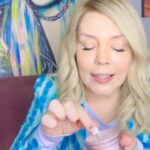 Simony Instagram - Gel Hidratante Nutriçao Intensiva Levissíma fórmula, 100%livre de óleos e gorduras, contém Niacinamida e Bisabolol. Múltiplos Benefícios: Hidratação Delicada e Efetiva Ação Tonificante e Revigorante Ação Antioxidante Efeito primer, Pré-Maquiagem e pré-filtros O melhor de tudo ele é vegano e não testado em animais. Eu amo e indico pra você @phallebeautyoficial sempre saindo na frente 🫶🏻👱🏻‍♀️🧚🏻‍♂️⭐️🌟💫
