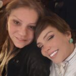 Simony Instagram - Hoje é aniversário da minha Rainha, a mulher que trabalhou dia e noite pra me sustentar, que me deu amor, colo, bronca . Tenho muito orgulho da senhora, de se manter firme nesse processo doloroso que estamos passando. Amo sua comidinha , não gosto quando você vai em casa rápido rsrs fico inventando coisa pra você fazer pra ficar mais ☺️😂😂😂😂. Amo nossas risadas Amo muito você. Nós sabemos quantos sacrifícios fizemos, inclusive nesse 1 ano . Feliz aniversário mamãe ❤️❤️❤️❤️❤️muita vida e muita SAÚDE 🥂 Acho tão engraçado quando você se acha implicante kkkkkkkkkkk toda mãe é, inclusive eu rsrsrs