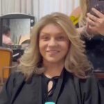 Simony Instagram - Hoje é aniversário da minha Rainha, a mulher que trabalhou dia e noite pra me sustentar, que me deu amor, colo, bronca . Tenho muito orgulho da senhora, de se manter firme nesse processo doloroso que estamos passando. Amo sua comidinha , não gosto quando você vai em casa rápido rsrs fico inventando coisa pra você fazer pra ficar mais ☺️😂😂😂😂. Amo nossas risadas Amo muito você. Nós sabemos quantos sacrifícios fizemos, inclusive nesse 1 ano . Feliz aniversário mamãe ❤️❤️❤️❤️❤️muita vida e muita SAÚDE 🥂 Acho tão engraçado quando você se acha implicante kkkkkkkkkkk toda mãe é, inclusive eu rsrsrs