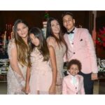 Simony Instagram - Obrigada. Eu entendi o amor através de vocês ❤️❤️❤️❤️❤️ @mcryan @euayshabenelli @pybenelli Anthony FAMÍLIA PROVIDENCIAR FOTO NOVA 🫶🏻😅