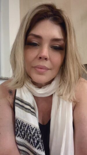 Simony Instagram - Efésios 6 
Deus é Deus o tempo todo 
Um dia de cada vez 
Fé 
Gratidão