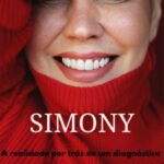 Simony Instagram - O medo paralisa, a fé te faz seguir. Não pergunte como, siga e acredite. Nesse ebook eu conto pra vocês, sobre dor, medo, amor, superação e fé. Link na bio ❤️❤️❤️❤️❤️ Parte da renda será doada ao instituto @vencerocancer