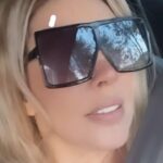 Simony Instagram - Ele vive, independente de religião ele está em cada detalhe, no amor, na paciência, na caridade. Está até mesmo quando vc acha que não vai mais suportar 😓 sim ele está, te livrando e te carregando no colo ❤️ tudo que passamos de alguma forma nos faz crescer. 🙏 FELIZ PÁSCOA