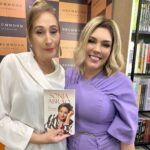 Simony Instagram - Faço sempre questão de prestigiar os amigos verdadeiros e você @soniaabrao além de amiga é minha comadre, irmã enfim . Parabéns pelo lançamento já vou devorar o livro ❤️ AOS HOMEMS QUE AMEI . Te amo 💕