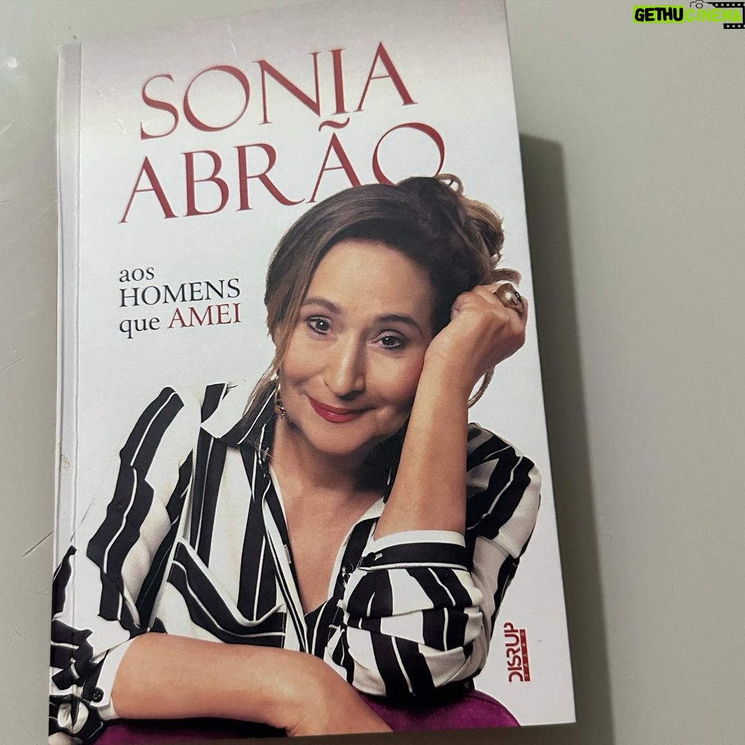 Simony Instagram - Faço sempre questão de prestigiar os amigos verdadeiros e você @soniaabrao além de amiga é minha comadre, irmã enfim . Parabéns pelo lançamento já vou devorar o livro ❤️ AOS HOMEMS QUE AMEI . Te amo 💕
