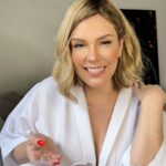 Simony Instagram - Esfoliantes corporais da minha marca queridinha @phallebeautyoficial . Difícil escolher um rsrs Esfoliante tâmara 1- Rico em propriedades antioxidantes 2- Abundante em Vitamina B3 3- Potente renovador celular 4- Forte na estimulação da circulação sanguínea Esfoliante Rosa mosqueta Você conhece os benefícios de esfoliar sua pele? Promove uma limpeza profunda dos poros. Remove células mortas e impurezas. O resultado é uma pele muito mais limpa, fresca e hidratada. Esfoliante Romã Romance Uma esfoliação apaixonante, completa, eficiente e muito agradável sem agredir a pele, removendo células mortas, eliminando acúmulo de sujeiras e produtos depositados nos poros, revelando a uniformidade do tom da pele, toque ultra macio, textura lisa e sedosa. ❤️🤩🤩🤩🤩🤩🤩