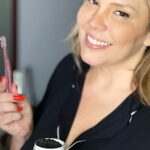 Simony Instagram - CARBON VEGAN vai deixar seu sorriso irresistível. Ele é uma delícia é natural . Sorrir abre portas. ❤️❤️❤️❤️ @phallebeautyoficial