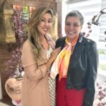 Simony Instagram - Uma manhã de beleza com ela que eu amo @simonycantora Hoje fizemos o botox , para prevenção de rugas mais profundas e leveza no olhar , fizemos também o laser Fotona para hidratação labial e rejuvenescimento a ponteira intra oral ! Também fizemos o light pulse para poros e manter a pele clarinha. Para as pacientes oncológicas e para aquelas em remissão como nós, esses procedimentos são altamente seguros liberados pelos nossos oncologistas . Esse cuidado como a Simony disse nos mantém bem, felizes com o espelho , facilitando o tratamento, dando alegria e bem estar ! Simony amei estar com você, seu alto astral contagia ! Deus abençoe sempre minha linda ! ❤️❤️❤️❤️❤️❤️❤️❤️❤️ Dermalux