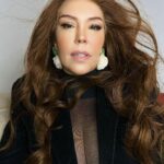 Simony Instagram - As pessoas não andam bem. Sabemos que cada um carrega dores,decepções. Agora a maldade está muito aflorada e isso me dá medo. Ultimamente o que anda saindo da boca das pessoas é horrível. Claro que diz muito mais sobre elas. Graças a Deus que sempre fui uma mulher bem resolvida e depois da doença sou muito mais feliz,resolvida. Porque hoje só deixo minha energia e só presto atenção naquilo que me faz feliz. Foi pra isso que ganhei uma segunda chance. Ser feliz. O que algumas pessoas acham de verdade do fundo do meu coração não me importa. Ah ela usou muito filtro, ah ela fez armonizacao. Ah ela tá gorda , ah ela tá magra . Não eu to VIVA E MUITO FELIZ. A opinião maldosa o achismo não me importa. Eu sempre fui muito bem resolvida e hoje sou muito mais. Não esperem uma doença pra mudar. A mudança pela dor não é legal , tem pessoas que a dor muda . Aproveite e mude agora seja melhor, vamos evoluir ainda dá tempo . Seja luz 🙏❤️ é o que desejo. Um lindo dia cheio de amor saúde. Coloquei essa foto bem produzida e maquiada porque amo me sentir linda ❤️❤️❤️❤️❤️❤️